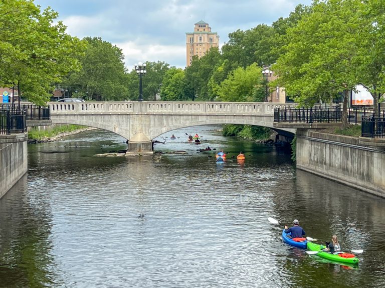 100 (32)